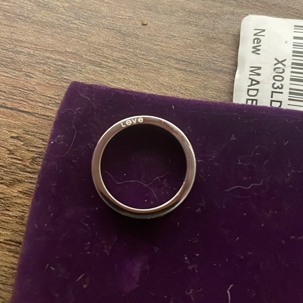 NIP Fashion Ring: Multiple Sizes - Picture 2 of 4